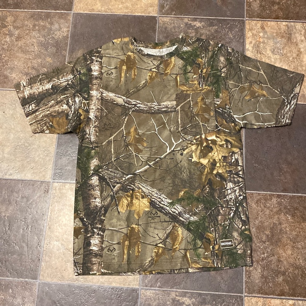 Berne Realtree Men’s Medium pocket Tshirt. Like new.